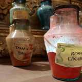 Altro colore particolare � il �rosso cinabro�, preso in prestito dai Romani per dipingere vestiti e mantelli